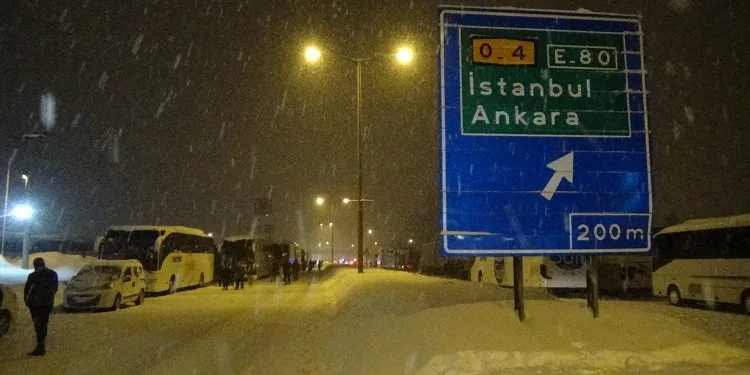İstanbul-Ankara yolu trafiğe açıldı