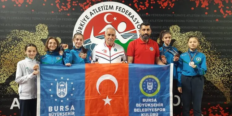 Bursa Büyükşehir Belediyesporlu atletler 3 birincilikle döndü