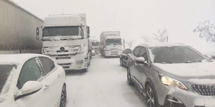 Yalova-Bursa yolunda trafik durma noktasına geldi
