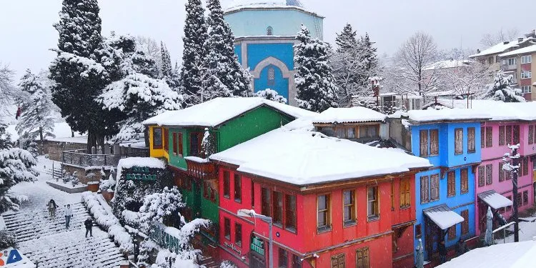 Bursa’nın tarihi simgeleri karla buluştu