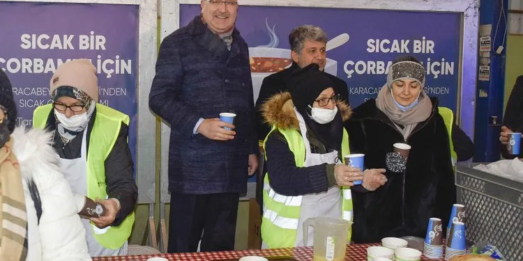 Bursa Karacabey Belediyesi’nden sıcak çorba ikramı