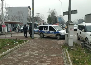 Bursa’da tanımadığı 3 kişiye el salladı, bıçaklandı