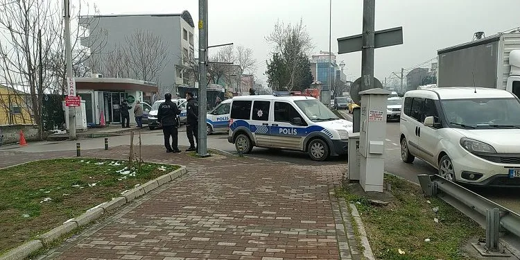 Bursa’da tanımadığı 3 kişiye el salladı, bıçaklandı