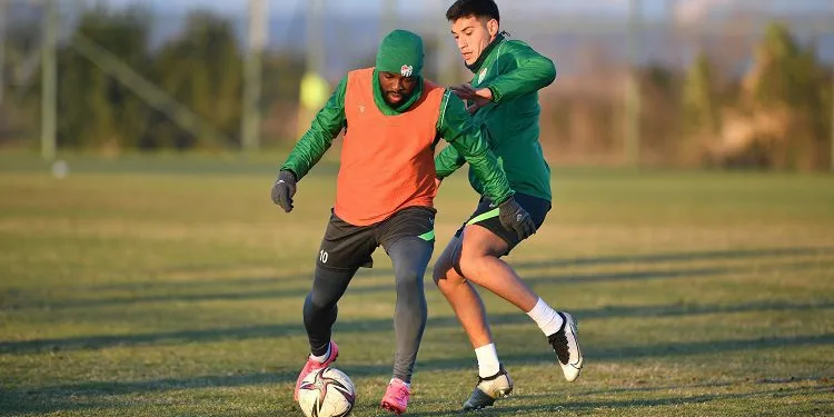 Bursaspor, Antalya kampında çift kale maç yaptı