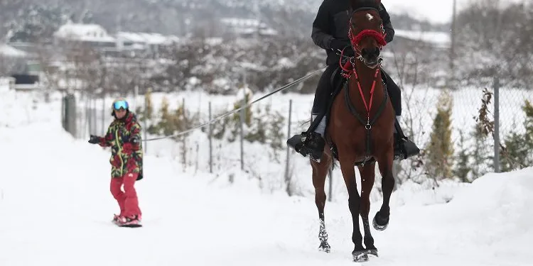 Uludağ’ın eteklerinde atla snowboard keyfi