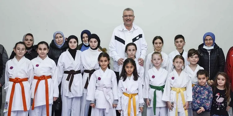 Bursa’da belediye başkanı sporcularla bir araya geldi