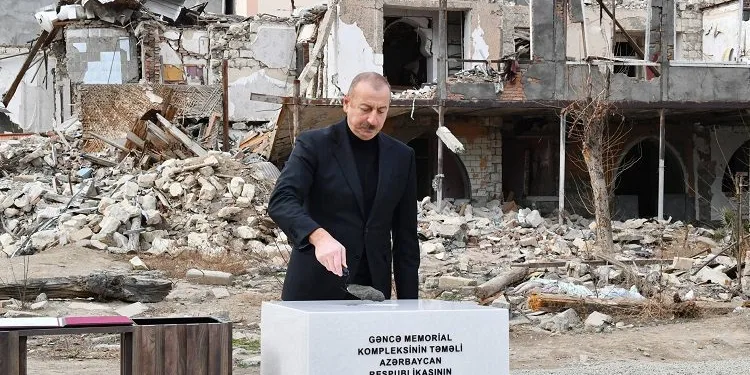 Aliyev Gence’de füzenin düştüğü yerde