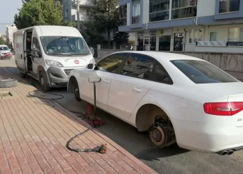 Bursa’da park halindeki 13 aracın lastiğini kesti