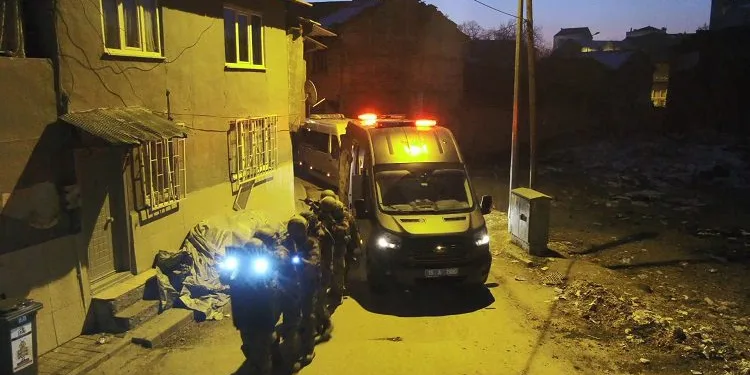 Bursa’da şafak baskınında 34 kişi tutuklandı