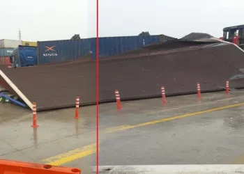 Bursa’da TIR, kayıt merkezini yıktı: 3 yaralı
