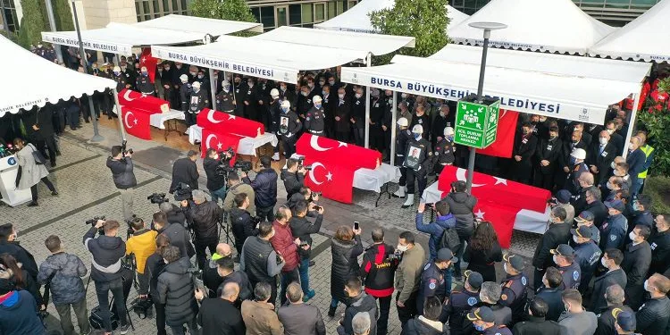 Bursa’da şehit olan 4 itfaiyeci için tören düzenlendi