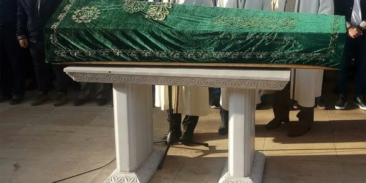 Annesinin cenazesine gittiği için kovulan işçiye müjde
