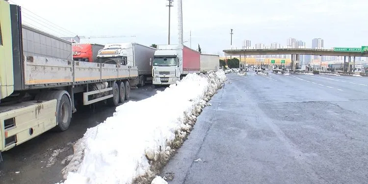 Günlerdir bekliyorlar! Kardan dolayı ilerleyemiyorlar
