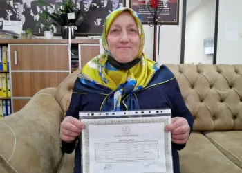 45’inden sonra diplomasını aldı! Doktor olmak istiyor