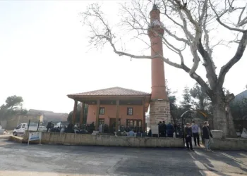 Restorasyonu tamamlanan İvaz Paşa Camii ibadete açıldı
