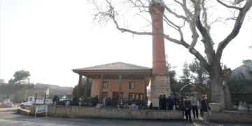Restorasyonu tamamlanan İvaz Paşa Camii ibadete açıldı