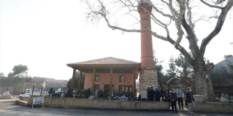 Restorasyonu tamamlanan İvaz Paşa Camii ibadete açıldı