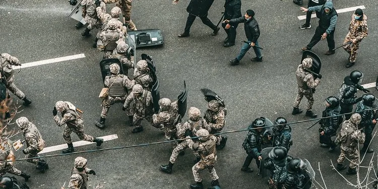 Kazakistan’da sular durulmuyor