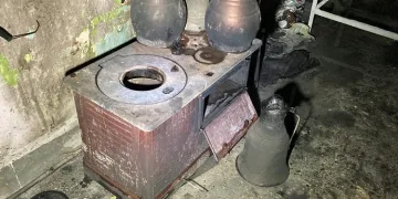Sobayı tinerle yakmak isterken kendini yaktı