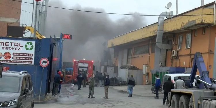 Pendik’te geri dönüşüm merkezinde yangın