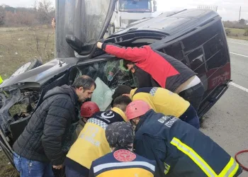 Bursa’da takla atan araçtan yaralı çıkarıldı