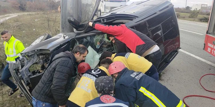 Bursa’da takla atan araçtan yaralı çıkarıldı