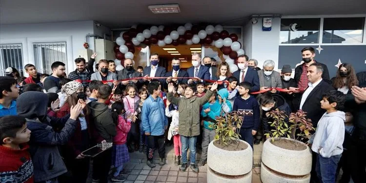 İnegöl’ün üçüncü nöbetçi kitaphanesi açıldı
