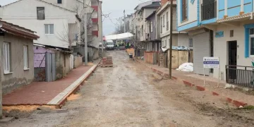 Huzur Mahallesi’nde eksik kaldırımlar tamamlanıyor
