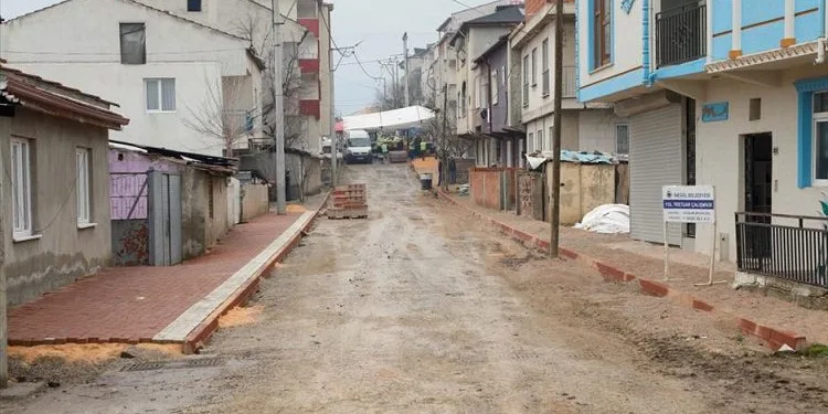 Huzur Mahallesi’nde eksik kaldırımlar tamamlanıyor