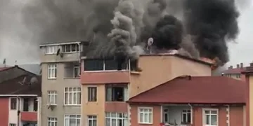 İstanbul’da çatı yangını: 1 çocuk öldü