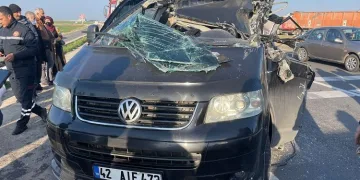 kırmızı ışıkta TIR’a çarptı: 1 ölü