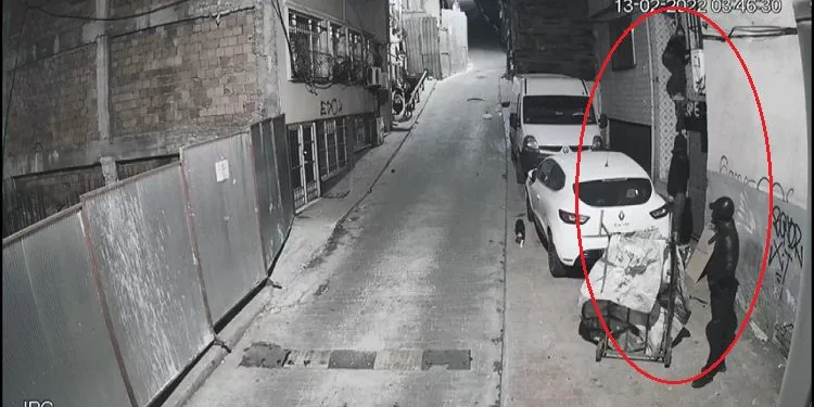 Beyoğlu’nda çek çek arabasıyla geldiler; klima motorunu çaldılar