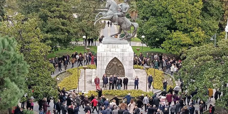 Onur Anıtı’nın güvenliği için Atatürk Parkı’na araç giremeyecek