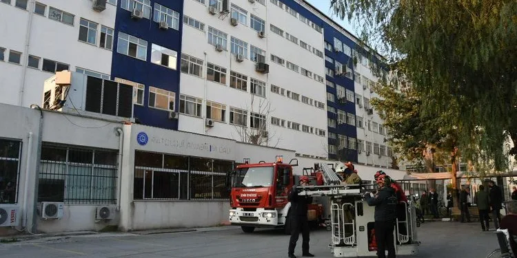 İzmir’de hastanede yangın paniği! Hastalar tahliye edildi