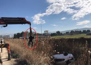 Bursa’da aracı kurtarmak için kendini vince bağladı