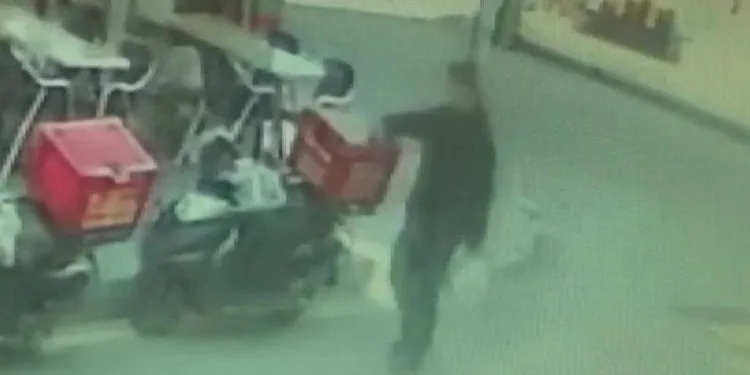 İşe girdiği dönercinin motosikletini çaldı
