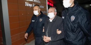 Okul müdürü öğrencileri tacizden tutuklandı