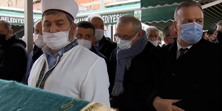 İYİ Partili Tatlıoğlu’nun annesi toprağa verildi