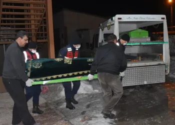 Sivas’taki korkunç olay! Babasını öldürüp dışarıda donmayı beklemiş