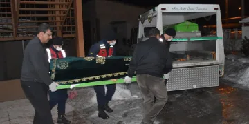 Sivas’taki korkunç olay! Babasını öldürüp dışarıda donmayı beklemiş