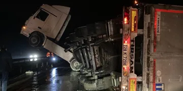 Yalova-Bursa yolunda trafiği kilitleyen kaza