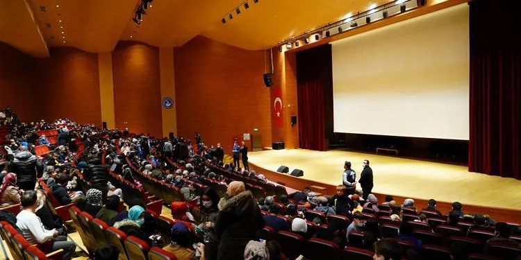 Bursa Kestel’de Kesişme: İyi ki Varsın Eren filmini 5 bin 500 kişi izledi