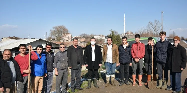 Bursa’da Başkan Kanar gençlerle fidan dikti