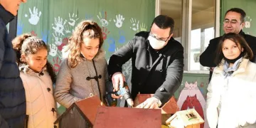 Bursa’da atık malzemelerden kuş evi yaptılar