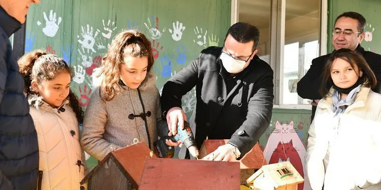 Bursa’da atık malzemelerden kuş evi yaptılar