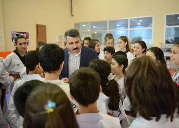 Başkan Yılmaz Naim Süleymanoğlu Spor Kompleksi’nde sporcuları ziyaret etti