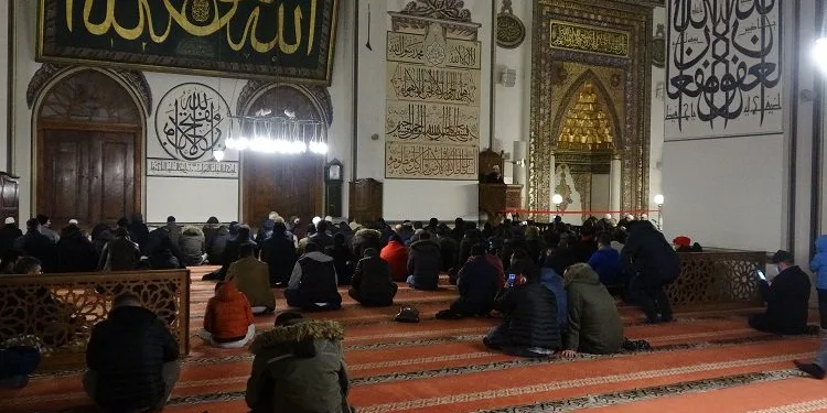 Bursa’da camilerde Regaip Kandili coşkusu