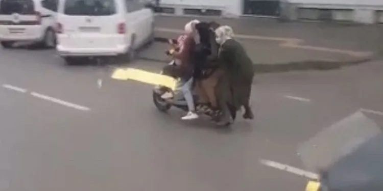Bursa’da bir motosiklete 5 kişi bindiler