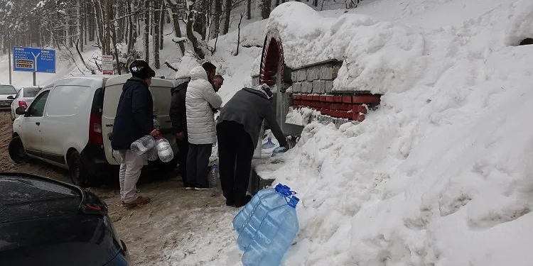 Uludağ’da eksi 10 derecede su kuyruğu