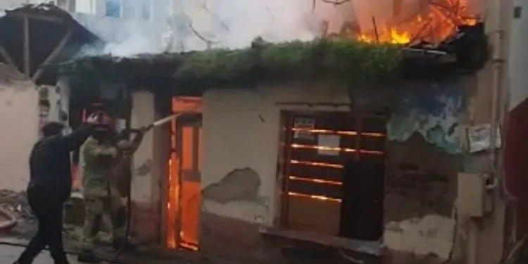 Bursa’da tek katlı ev alevlere teslim oldu